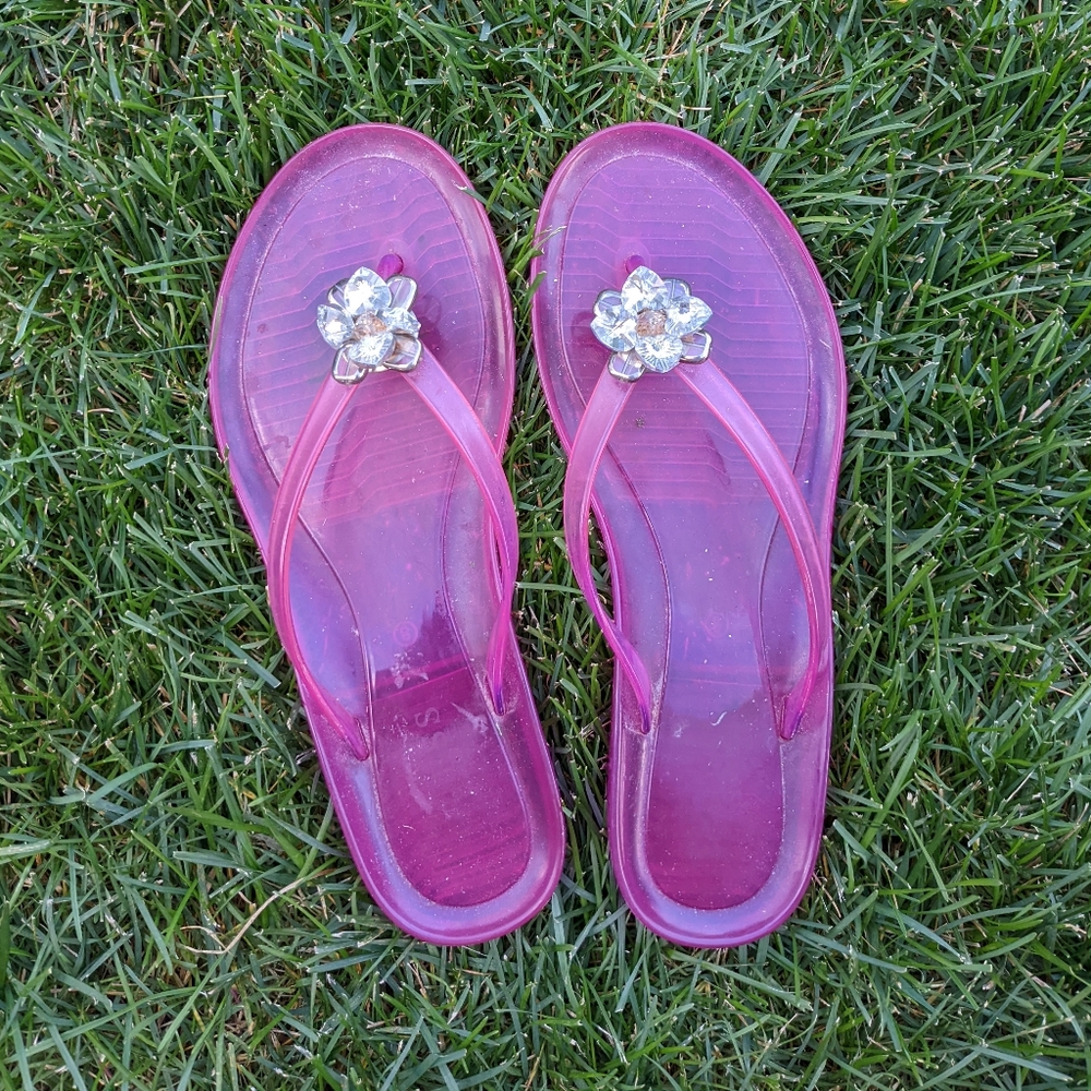 🌺 Guess size 8 flower flip flop